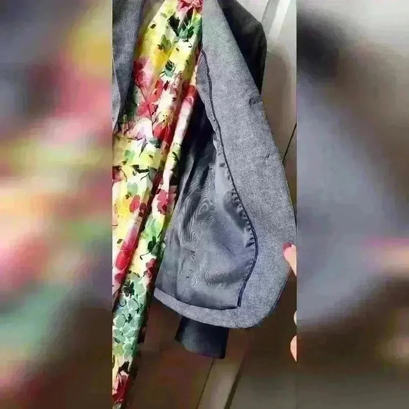 The limited collection gray blazer size 0 - Picture 14 of 16